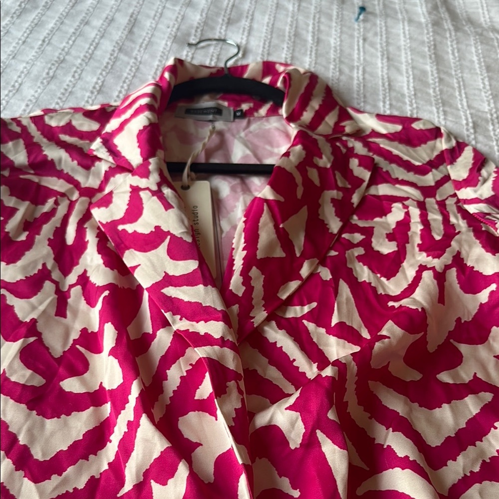 NWT Pink and White Patterned silky Blazer